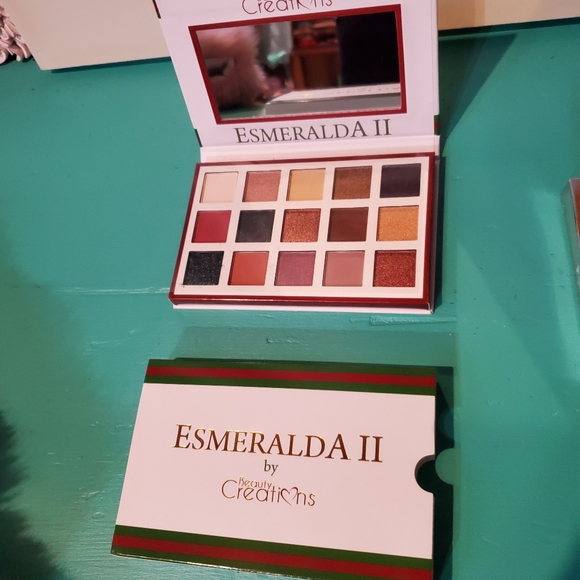 Eyeshadow palette - Picture 1 of 1